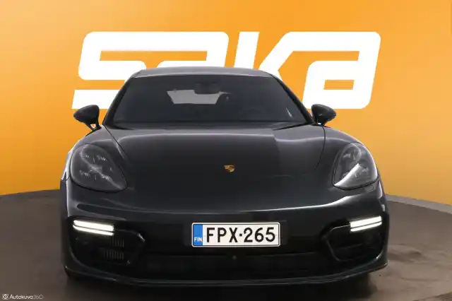 Harmaa Sedan, Porsche Panamera – FPX-265