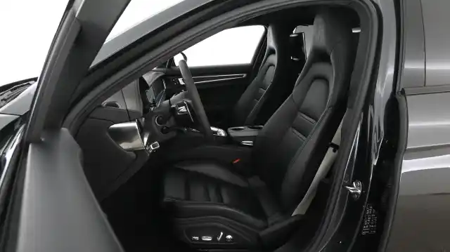 Harmaa Sedan, Porsche Panamera – FPX-265
