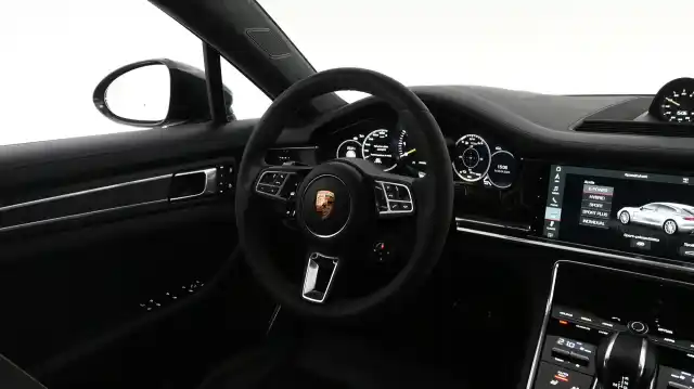 Harmaa Sedan, Porsche Panamera – FPX-265