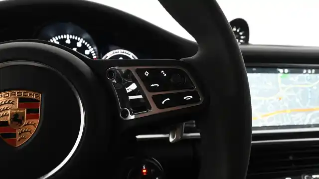 Harmaa Sedan, Porsche Panamera – FPX-265