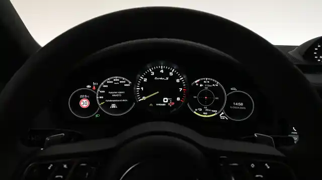 Harmaa Sedan, Porsche Panamera – FPX-265