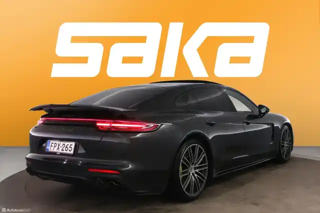 Harmaa Sedan, Porsche Panamera – FPX-265