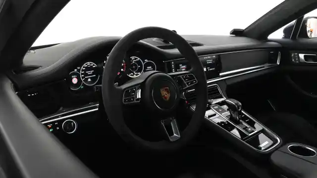 Harmaa Sedan, Porsche Panamera – FPX-265