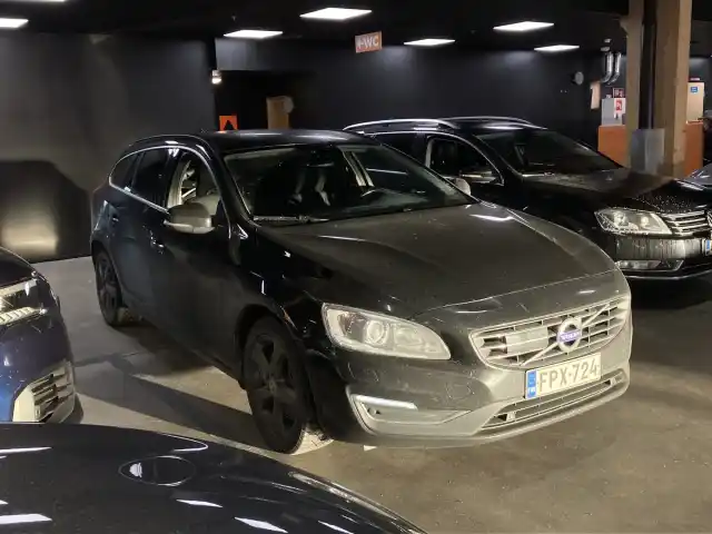 Musta Farmari, Volvo V60 – FPX-724