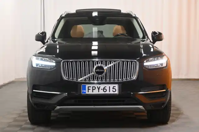 Musta Maastoauto, Volvo XC90 – FPY-615