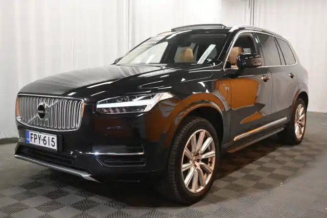 Musta Maastoauto, Volvo XC90 – FPY-615