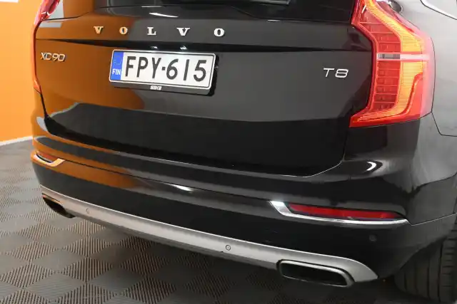 Musta Maastoauto, Volvo XC90 – FPY-615