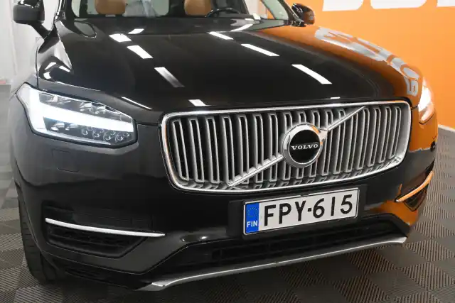 Musta Maastoauto, Volvo XC90 – FPY-615