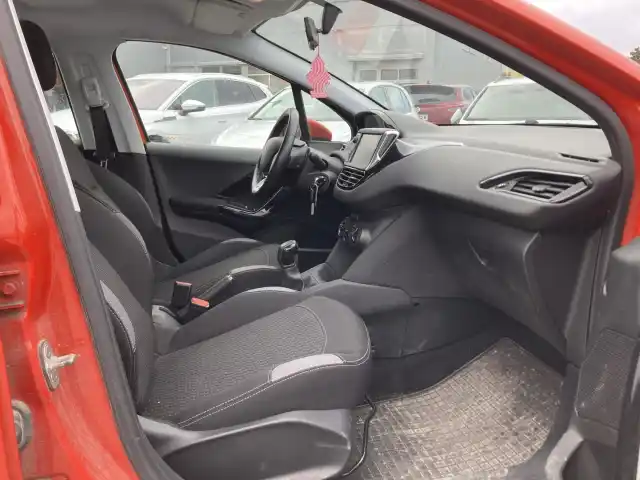 Oranssi Viistoperä, Peugeot 208 – FPY-796
