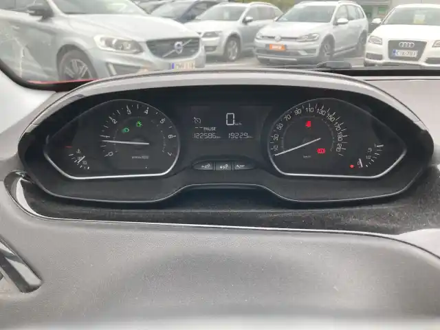 Oranssi Viistoperä, Peugeot 208 – FPY-796
