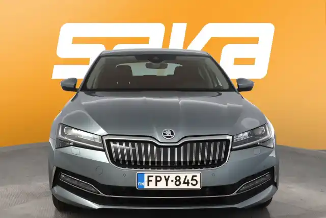 Harmaa Sedan, Skoda Superb – FPY-845