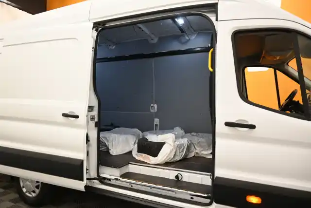 Valkoinen Pakettiauto, Ford Transit – FPZ-434