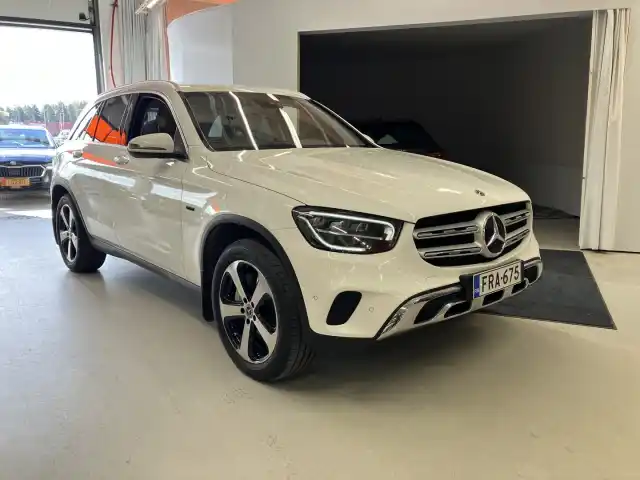 Valkoinen Maastoauto, Mercedes-Benz GLC – FRA-675