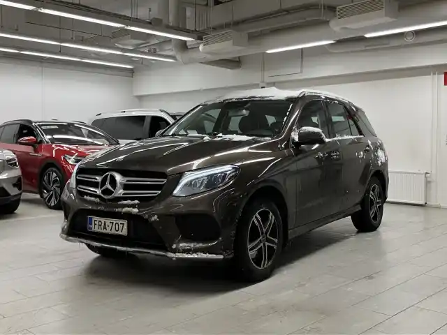 Ruskea Maastoauto, Mercedes-Benz GLE – FRA-707