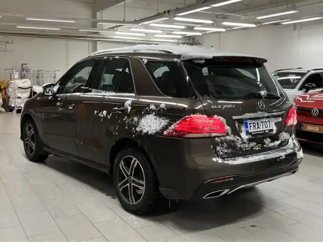 Ruskea Maastoauto, Mercedes-Benz GLE – FRA-707