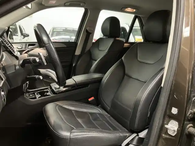 Ruskea Maastoauto, Mercedes-Benz GLE – FRA-707