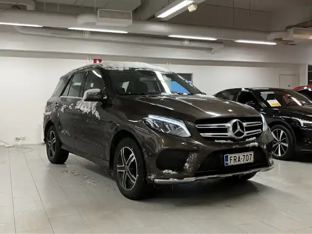 Ruskea Maastoauto, Mercedes-Benz GLE – FRA-707