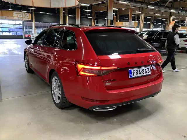Punainen Farmari, Skoda Superb – FRA-863