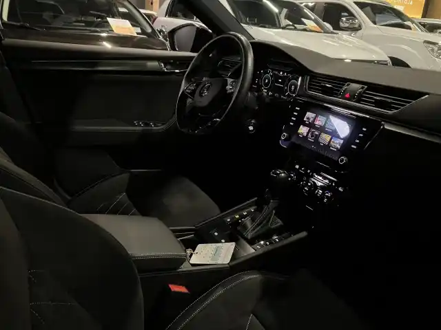 Punainen Farmari, Skoda Superb – FRA-863