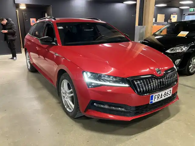 Punainen Farmari, Skoda Superb – FRA-863