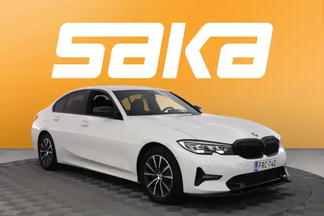 Valkoinen Sedan, BMW 320 – FRC-742