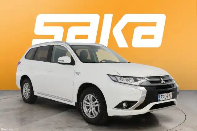 Valkoinen Maastoauto, Mitsubishi Outlander PHEV – FRC-977