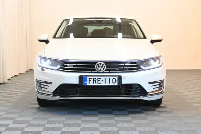 Valkoinen Farmari, Volkswagen Passat – FRE-110