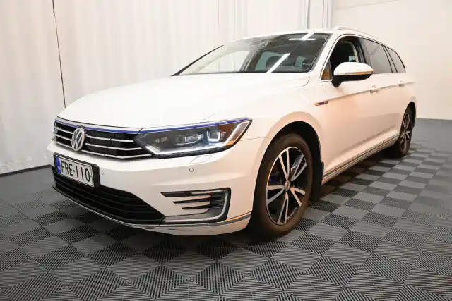 Valkoinen Farmari, Volkswagen Passat – FRE-110