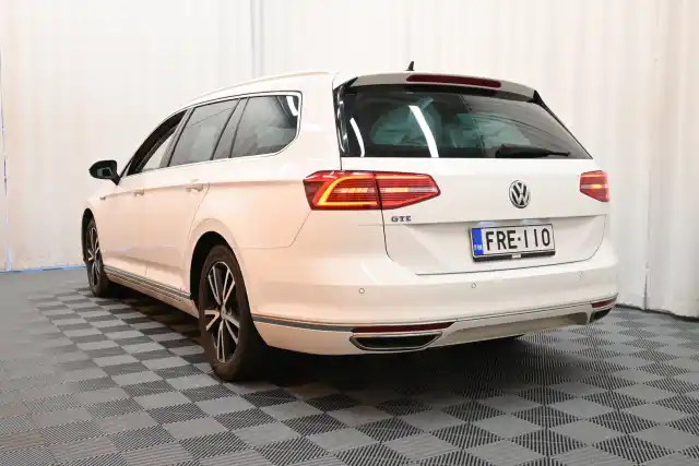 Valkoinen Farmari, Volkswagen Passat – FRE-110