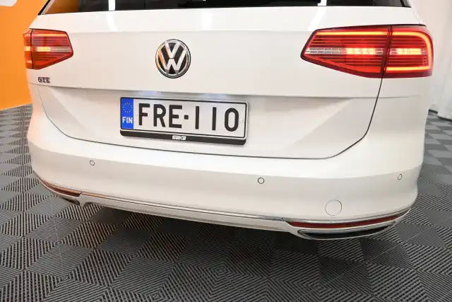 Valkoinen Farmari, Volkswagen Passat – FRE-110