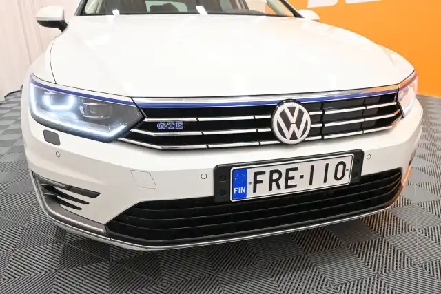 Valkoinen Farmari, Volkswagen Passat – FRE-110