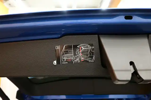 Sininen Farmari, Volvo V60 – FRE-415