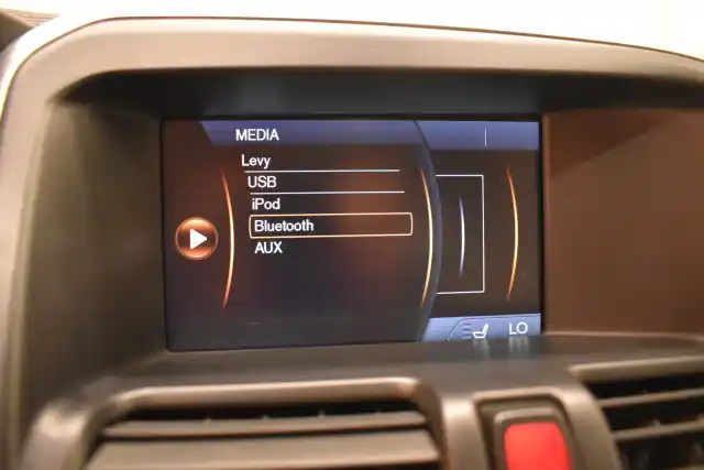 Ruskea Maastoauto, Volvo XC60 – FRE-628