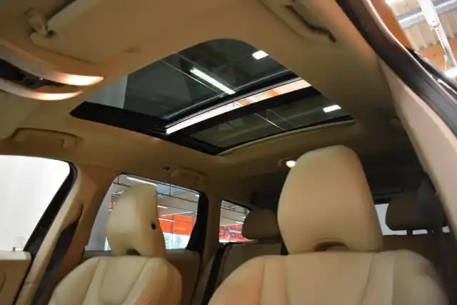 Ruskea Maastoauto, Volvo XC60 – FRE-628