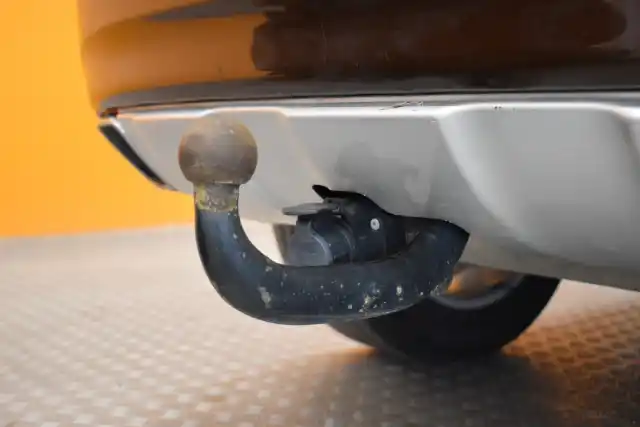 Ruskea Maastoauto, Volvo XC60 – FRE-628