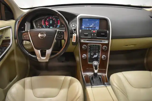 Ruskea Maastoauto, Volvo XC60 – FRE-628