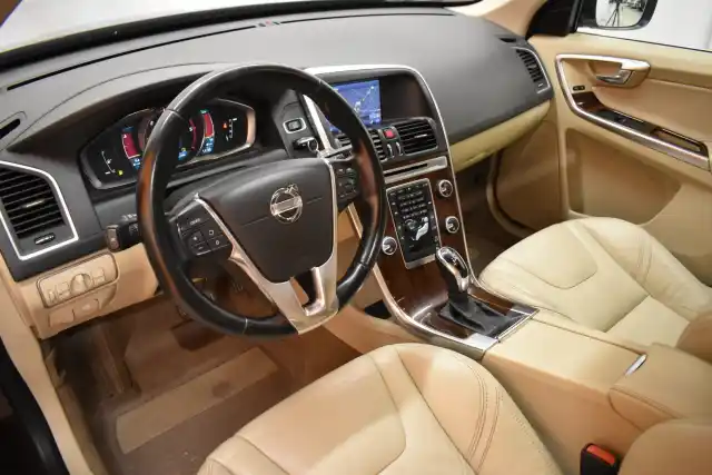Ruskea Maastoauto, Volvo XC60 – FRE-628