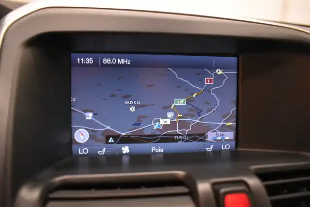 Ruskea Maastoauto, Volvo XC60 – FRE-628