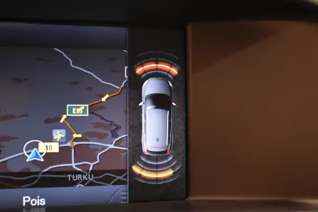Ruskea Maastoauto, Volvo XC60 – FRE-628