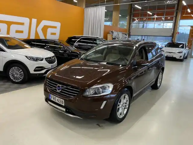 Ruskea Maastoauto, Volvo XC60 – FRE-628