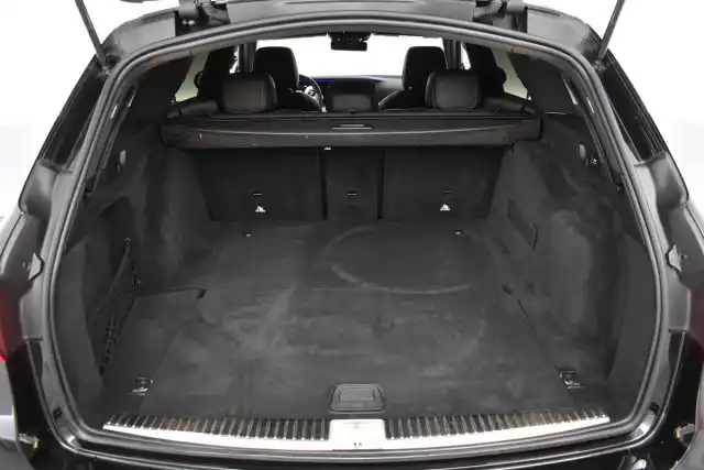 Musta Farmari, Mercedes-Benz E – FRE-828
