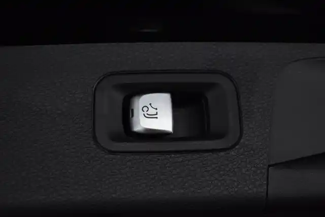 Musta Farmari, Mercedes-Benz E – FRE-828