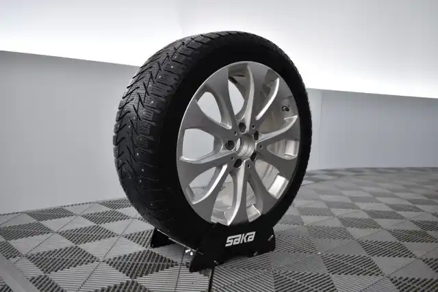 Musta Farmari, Mercedes-Benz E – FRE-828