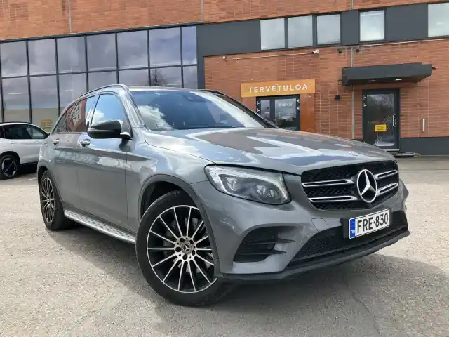 Harmaa Maastoauto, Mercedes-Benz GLC – FRE-830