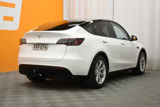 Valkoinen Maastoauto, Tesla Model Y – FRF-274