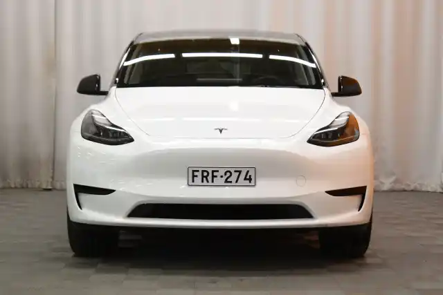 Valkoinen Maastoauto, Tesla Model Y – FRF-274