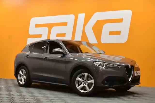 Harmaa Maastoauto, Alfa Romeo Stelvio – FRH-364