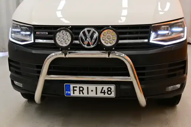 Valkoinen Tila-auto, Volkswagen Transporter – FRI-148