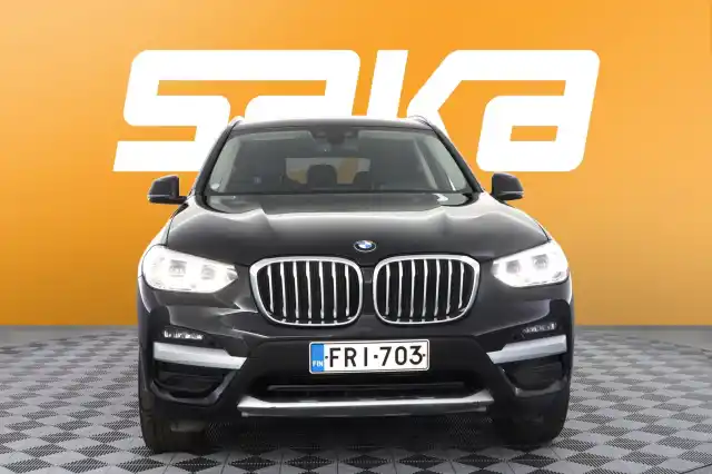 Musta Maastoauto, BMW X3 – FRI-703