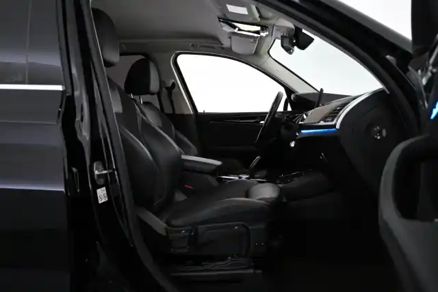 Musta Maastoauto, BMW X3 – FRI-703